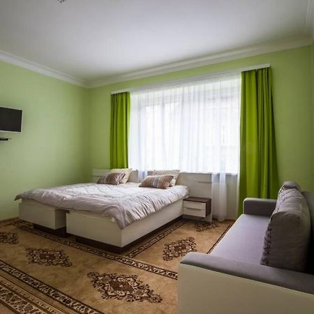 Luxury Air-Conditioned Family Apartment Spitalska Old Town Bratislava Luaran gambar