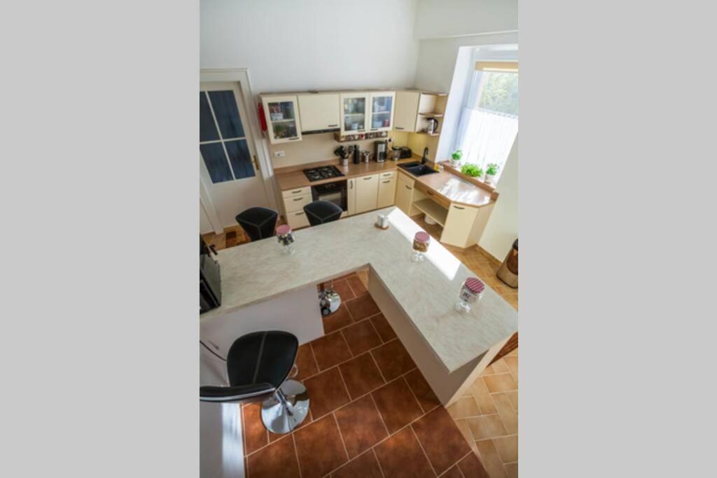 Luxury Air-Conditioned Family Apartment Spitalska Old Town Bratislava Luaran gambar