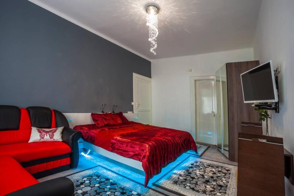 Luxury Air-Conditioned Family Apartment Spitalska Old Town Bratislava Luaran gambar