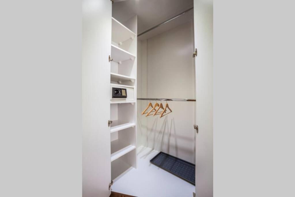Luxury Air-Conditioned Family Apartment Spitalska Old Town Bratislava Luaran gambar