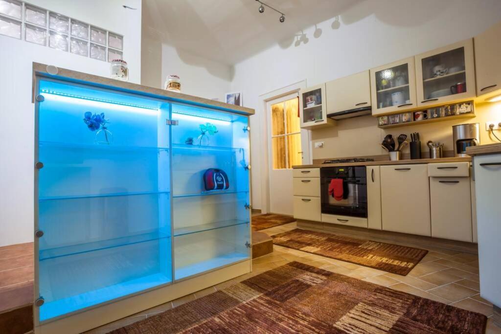 Luxury Air-Conditioned Family Apartment Spitalska Old Town Bratislava Luaran gambar