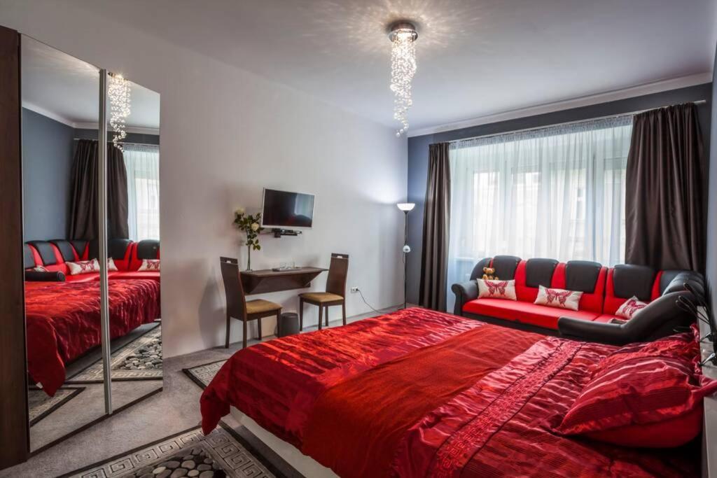 Luxury Air-Conditioned Family Apartment Spitalska Old Town Bratislava Luaran gambar