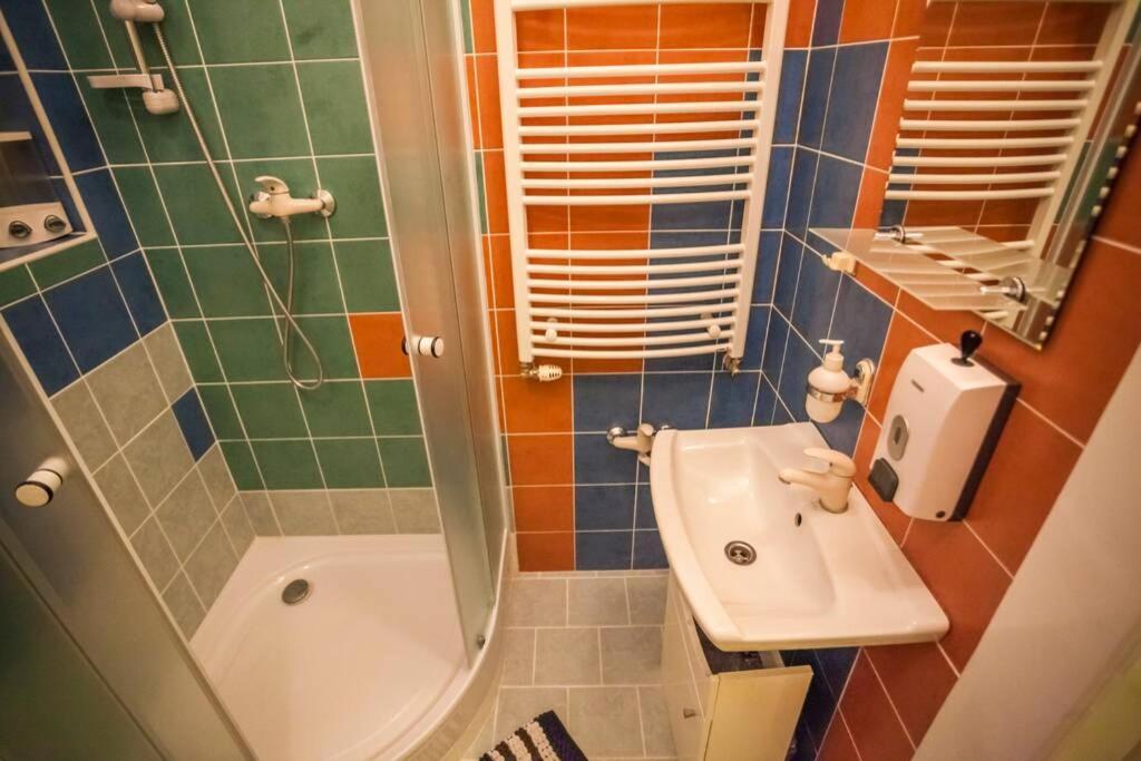 Luxury Air-Conditioned Family Apartment Spitalska Old Town Bratislava Luaran gambar